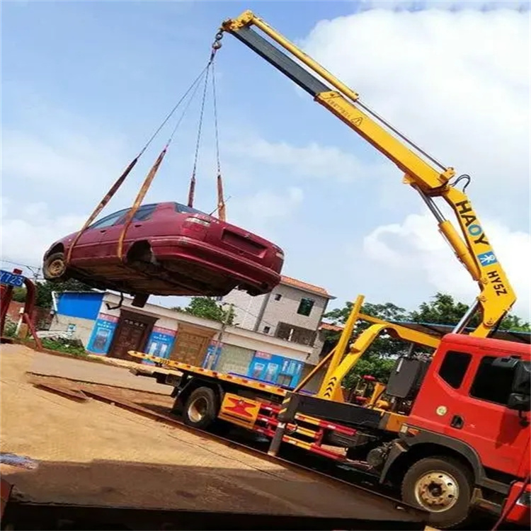 上饶信州吊车吊汽车的正确方法